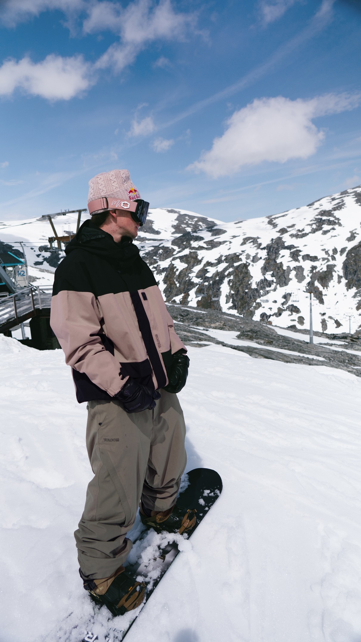 Die neue Volcom x Marcus Kleveland Kollektion ist da! 🔥⁠
Jetzt bei uns im Onlineshop & im Showroom erhältlich.⁠
Streetstyle trifft Snow-Performance - entdecke Snowwear, die mit dir mithält 🏂