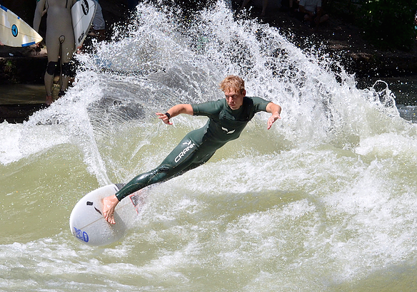 Riversurfing-Flusssurfen-Sweetwater-Surfboards-crank