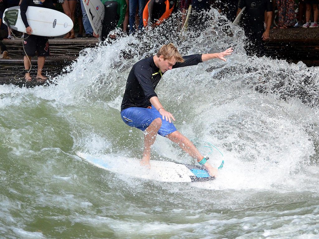 Riversurfing-Flusssurfen-Sweetwater-Surfboards-crank