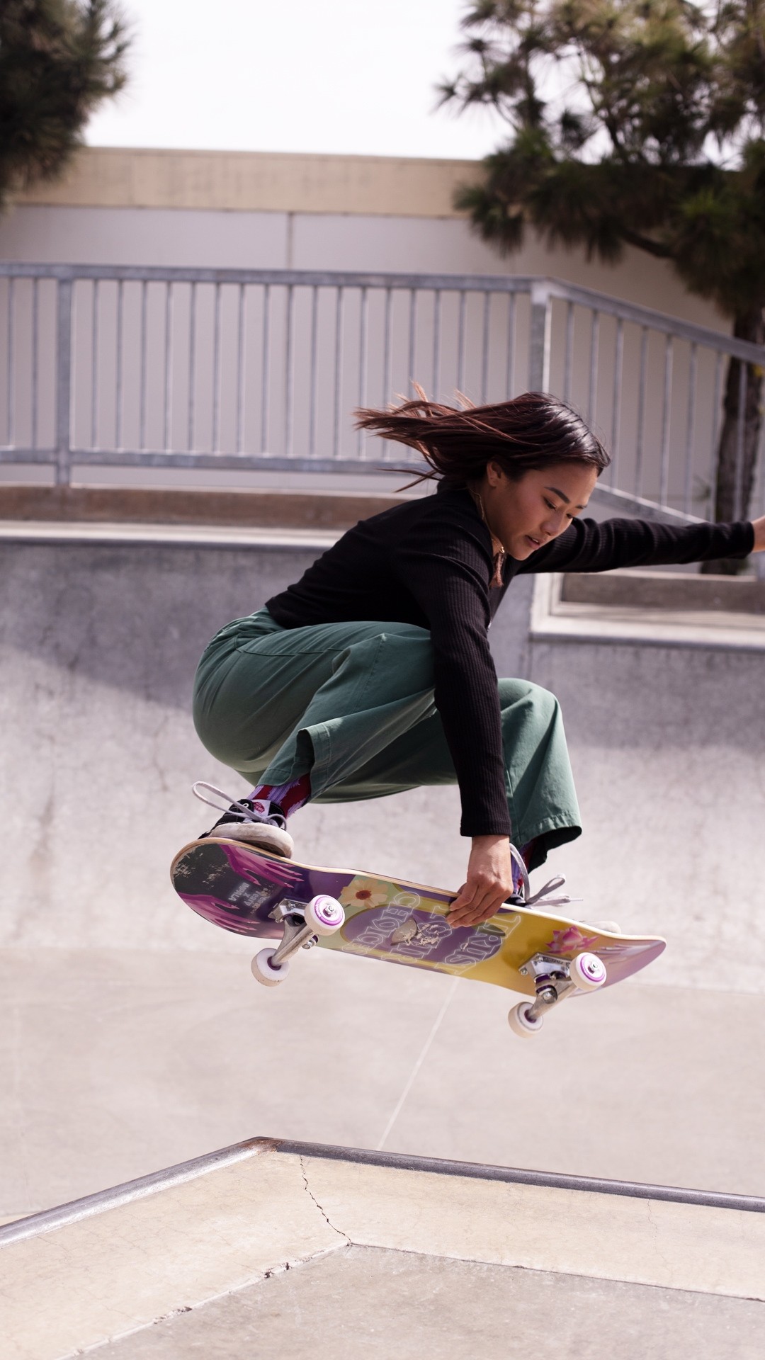 Wir sind schon jetzt bereit für den Frühling! Passend dazu eingetroffen: das Impala Mystic Skateboard, welches dank des Artworks der Künstlerin Pea the Feary mit der Sonne um die Wette strahlt! Gönne Dir jetzt Dein neues Skateboard ✌️